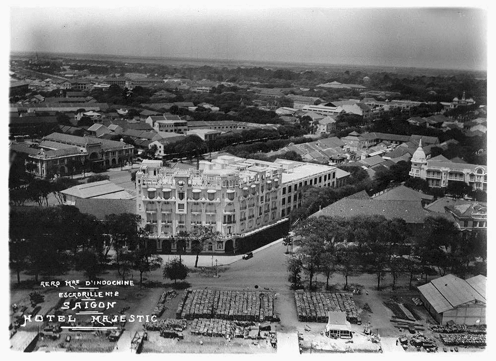The magnificent Majestic Hotel, positioned at the start of Saigon’s elite Catinat Street, was part of Mr. Hua Bon Hoa’s vast property holdings (Source: Internet)
